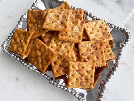 Butter-Baked Saltine Crackers Sweets Made With Saltine Crackers, Butter Baked Saltine Crackers, Cream Crackers Recipe, Saltine Crackers Recipe, Dip Party, Cheese Dreams, Last Minute Appetizer, Dips Recipes, Southern Living Recipes