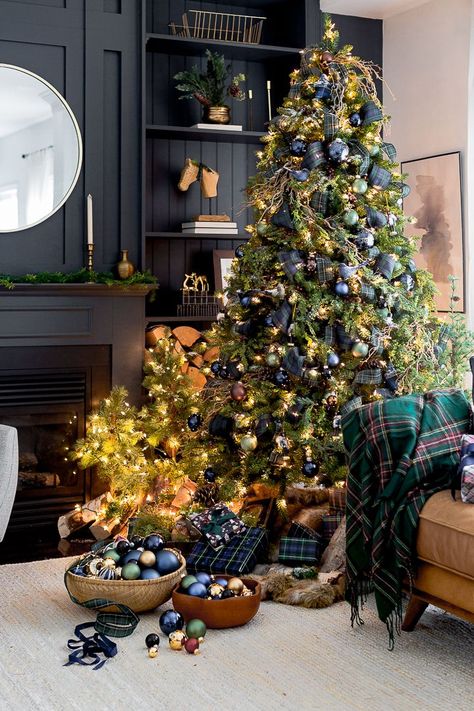 Green and Blue Plaid Christmas Trees Green Plaid Christmas, Blue Christmas Decor, Plaid Christmas Decor, Plaid Christmas Tree, Christmas Decor Inspiration, Tartan Christmas, Gold Christmas Decorations, Christmas Tree Inspiration, Christmas Interiors