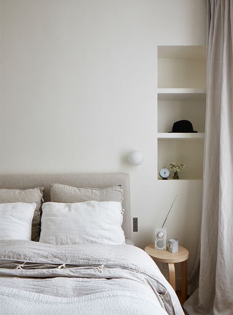 If you want to give your bedroom a truly Parisian inspired look, here are my top tips to help you create the perfect Parisian style bedroom! Bedroom Niche, Parisian Style Bedroom, Greek Bedroom, Recessed Wall Niche, Built In Bench Seating, Parisian Bedroom, Niche Wall, Recessed Shelves, Shelf Decor Living Room