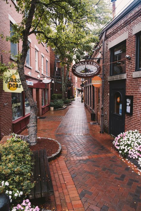 England Scenery, Alley Way, Portsmouth New Hampshire, Fotografi Kota, Destination Voyage, Fall Travel, Cozy Place, Vacation Places, Beautiful Places To Travel