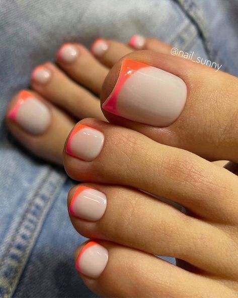 26. Pink and Orange Ombre French Pedicure Most of us have more attention to our fingertips, and forget about our toes. Your fingernails shouldn’t... Orange Toe Nails, Pink And Orange Ombre, Trendy Pedicure, Toe Art Designs, Pretty Pedicures, French Pedicure, Pedicure Ideas, Pedicure Colors, Cute Toe Nails