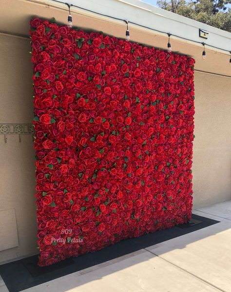 Red Wedding Photo Backdrop, Red Roses Backdrop Decor, Rose Wall Backdrop Wedding, Red Rose Decorations Party, Rose Wall For Wedding, Red Rose Sweet 16 Theme, Sweet 15 Red Theme, 15 Red Decorations, Wedding Ideas Red Roses