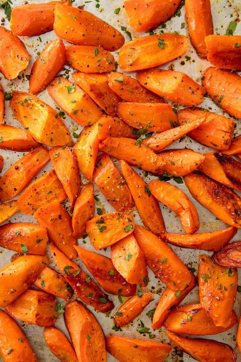 Roasted Vegetables Healthy, Carrots Roasted, Oven Roasted Carrots, Easter Meal, Roasted Carrots Recipe, Carrot Vegetable, Roasted Vegetable Recipes, Carrot Recipes, Healthy Side