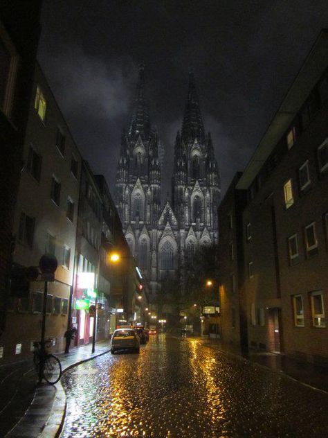 Late Night Street to Cologne Cathedral ~ Germany Goth Architecture, Medieval Germany, Dress Event, John Williams, Gothic Cathedrals, Visit Germany, Cathedral Architecture, Cologne Germany, Pretty Landscapes