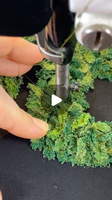 Wildlife Embroidery Artist on Instagram: "How to make textile moss… I use water soluble foil and @aurifilthread 50wt in several shades of green. Make sure your bobbin thread is the same as your darkest shade of green you are using… and make lots of these little leafy things, you will need them 😅  #textileartist #nature_lover #embroideryartist #threadwork #moss #freemotionembroidery #textileart #moos" Diy Textiles Projects, Textiles Inspiration, Water Soluble Fabric, Textile Art Dolls, Freehand Machine Embroidery, Textile Art Embroidery, Textiles Projects, Creative Textiles, Flower Sculptures