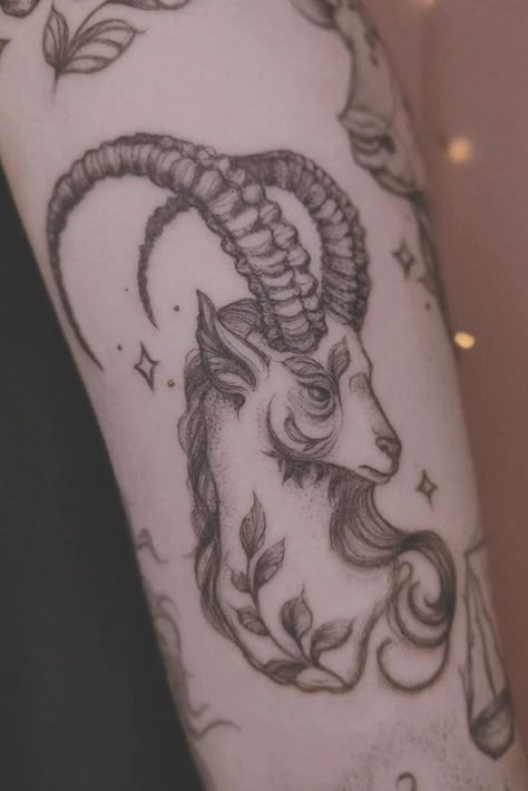 Women Tattoo For Men, Capricorn Tattoo Designs, Capricorn Tattoos, Horoscope Tattoos, Bestie Tattoo, Capricorn Tattoo, Saved Tattoo, Anklet Tattoos, Aries Tattoo