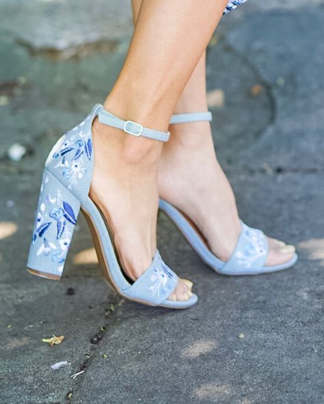 Blue Block Heels, Hak Tinggi, Book Fashion, Modern Sandals, Houston Fashion, Gorgeous Heels, Fancy Shoes, Ruffle Romper, Pretty Shoes