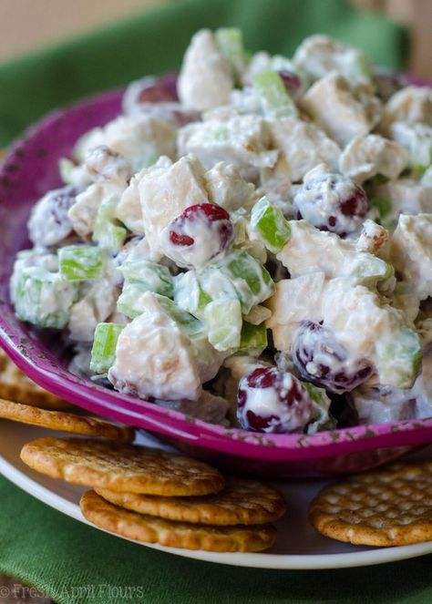 Low Calorie Chicken Salad, Salad With Grapes, Greek Yogurt Chicken Salad, Yogurt Chicken Salad, Chicken Salad With Grapes, Greek Yogurt Chicken, Potato Salad Healthy, Plats Weight Watchers, Yogurt Chicken