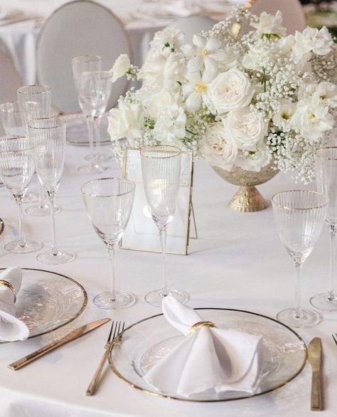 White Elegant Centerpieces, Wedding Table Decorations Gypsophila, Wedding Table White Flowers And Candles, Minimalist Wedding Table Decor White Flowers, Large Square Table Centerpiece, Ivory Flower Centerpieces, Classic White Wedding Table Decor, Pale Wedding Colors, White Rose Centerpiece Round Table