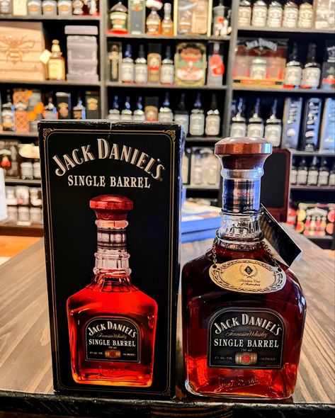 Jack Daniels Single Barrel, Whisky Drinks, American Whiskey, Drinking Quotes, Jack Daniel, Jack Daniels Whiskey, Wine And Liquor, Jack Daniels, Groomsman Gifts