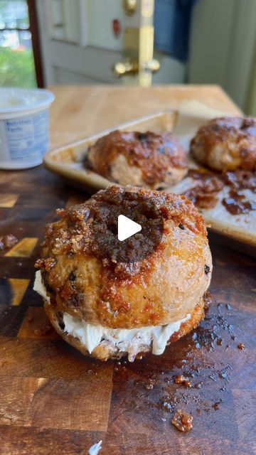 Skylar Sokolowski on Instagram: "BLUEBERRY FRENCH TOAST BAGELS🫐🍁🥯 with a cinnamon maple crunch topping!! 

You guys…..this is the ONE☝️ If you try any recipe of mine, let it be these Blueberry French Toast Bagels!! And preferably for a Sunday morning brunch—perfection 😌

Recipe 
- In a large mixing bowl, whisk together 2 & 1/2 cups of bread flour (or all purpose), 3 tbsp of maple sugar (you can substitute this with any granulated sugar), 1 tsp of instant yeast, 1 tsp of cinnamon, and 1/2 tsp of salt. 
- Mix in 1/2 cups of fresh blueberries. 
- Mix in 1/4 cup of water and knead until a dough forms.
- Cover this and let it rise somewhere warm for about an hour or so, or until the dough doubles in size. 
- Portion out the dough into 4 equal pieces. Shape into bagels and place on a parchme Maple French Toast Bagel Recipe, French Toast Bagel Recipe, French Toast Bagels, Bagel French Toast, Blueberry Bagels, Berry Bread, Blueberry Crunch, Crunch Topping, Blueberry Bagel