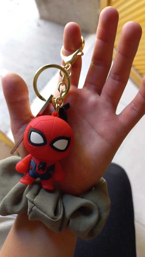 Gantungan Kunci Clay, Spiderman Clay Art, Marvel Clay Ideas, Clay Spiderman, Clay Idea, Genius Hour, Clay Keychain, Mens Keychains, Easy Canvas