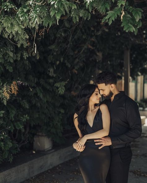 Men Pre Wedding Outfit, Pre Wedding Shoot Western Dress, Pre Wed Outfit Ideas, Couple Poses Dinner Date, Couple Photoshoot All Black Outfit, Couples In All Black Outfits, Wedding Night Picture Ideas, Couple Black Outfit Classy, Elegant Poses For Couples