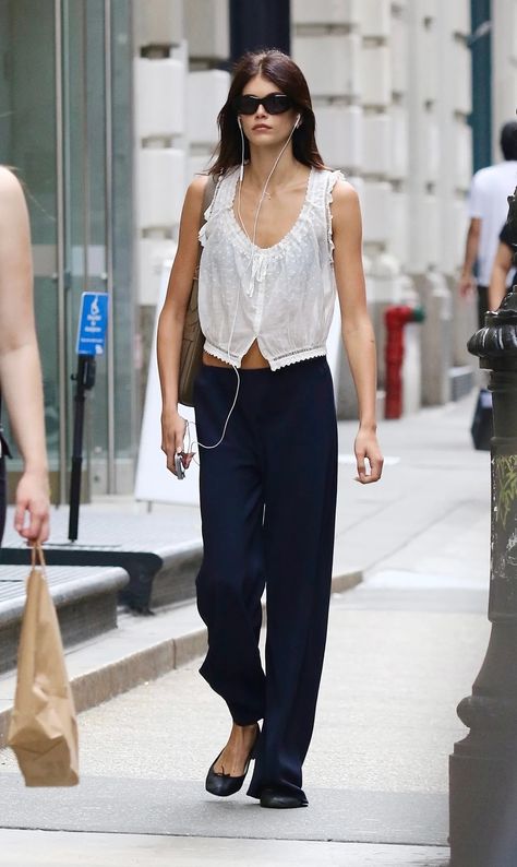 Kaia Gerber Just Wore a Sleeveless Blouse in the Most French-Girl Way | Who What Wear Kaia Gerber Style Street, Kaia Gerber Outfits, Kaia Gerber Street Style, Kaia Gerber Style, Lace Trim Cami Top, Soho New York, White Sleeveless Blouse, Blouse Models, Outfit Formulas