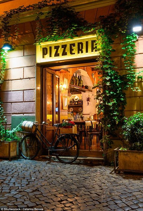 Pizzeria Design Interior Italy, Italy Restaurant Aesthetic, Italian Restaurant Aesthetic, Rome On A Budget, Pizzeria Design, Rome Restaurants, Italy Restaurant, Italy Vibes, Italian Interior