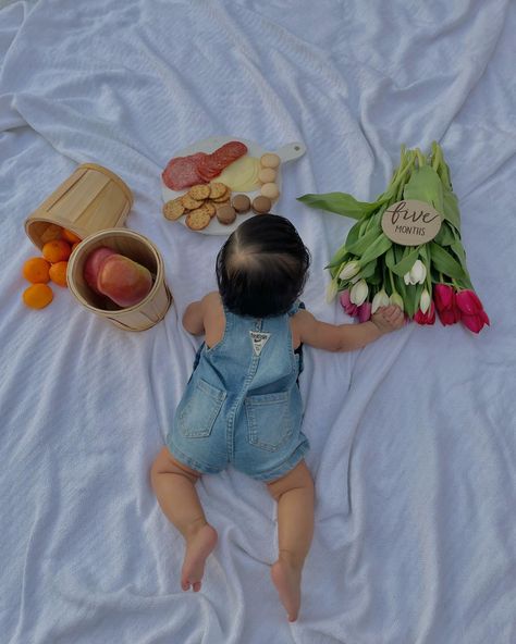 Earth Day Baby Photoshoot, Baby Monthly Photo Ideas Summer, Easter Picnic Photoshoot, Baby April Photo Ideas, Spring Baby Milestone Picture, Fruit Milestone Pictures, Three Month Photo Shoot Ideas, 5 Month Photos, Tulip Baby Photoshoot