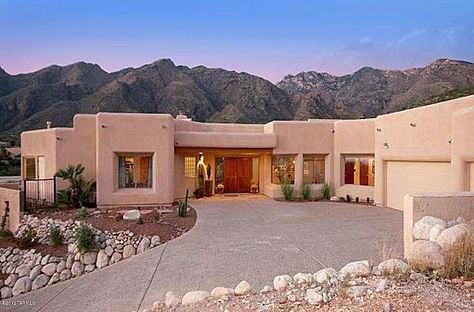 Pueblo Style House, Old Spanish Style Homes, Southwest Architecture, Desert Farmhouse, Southwest House Plans, Modern Adobe, Mud Houses, Earth Building, Adobe Interior