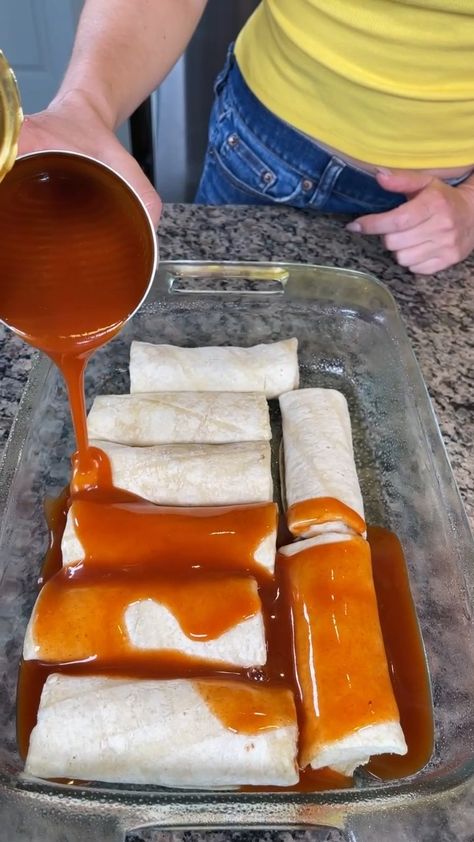 Mild Enchilada Sauce, Bake Meals, Kristin's Friends, Frozen Burritos, Quick And Easy Dinner Recipes, Dump Meals, Burritos Recipe, Pan Dinners, Pasta Dinner Recipes