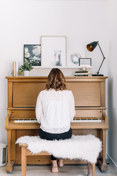 this #beforeandafter will blow your mind #theeverygirl | minimalist decor inspiration | home decor inspo Piano Room Decor, Piano Living Rooms, Minimalist Dekor, Piano Decor, Piano Room, Cute Dorm Rooms, Eclectic Bedroom, Contemporary Home Decor, Inspired Living