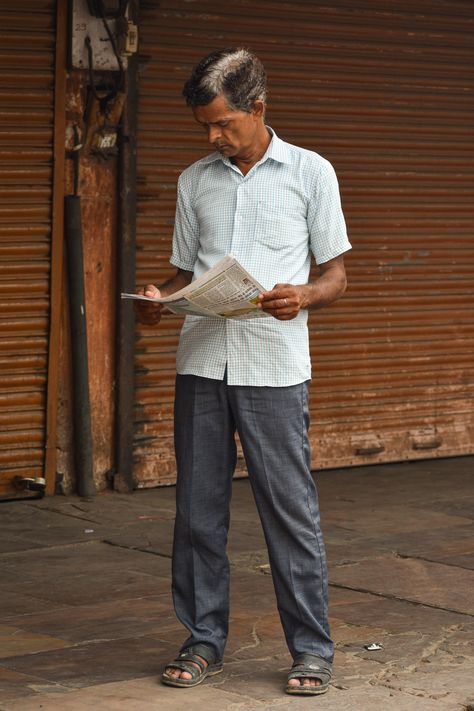 #streetphotography #photography #street #bnw #photooftheday #ig #photo #travelphotography #streetstyle #photographer #streetart #travel #urbanphotography #art #streets #blackandwhite #instagood #picoftheday #life #instagram #streetphotographer #architecture #city #streetphoto #portrait #bw #india #canon #blackandwhitephotography #nature Real Life People References, Indian People Reference, Architecture Human Figures, Pose Reference Real Life, Environment Reference Photography, Urban Sketching Reference Photos, Indian Street Photography, Marriage Poses, Human Anatomy Reference