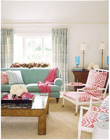 The fresh pink and aqua combination in this living room is really quite lovely (from House Beautiful) Aqua Living Room, Decor Color Schemes, Sala Grande, House Of Turquoise, Blue Living Room, Home Decor Color, Design Living Room, A Living Room, My New Room