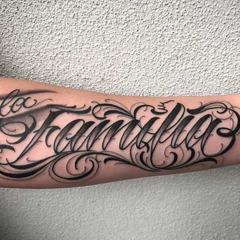 Typographic Tattoo, Familia Tattoo, Chicano Tattoos Lettering, Heart With Wings Tattoo, Berlin Tattoo, Forever Tattoo, Typography Tattoo, Tattoo Lettering Styles, Family Tattoo Designs