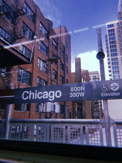 Chicago L Train Aesthetic, Travel Aesthetic Chicago, Vision Board Chicago, Chicago Aesthetic Vintage, Chicago Train Aesthetic, Chicago Core Aesthetic, Uic Chicago Aesthetic, Chicago Vision Board, Chicago College Aesthetic