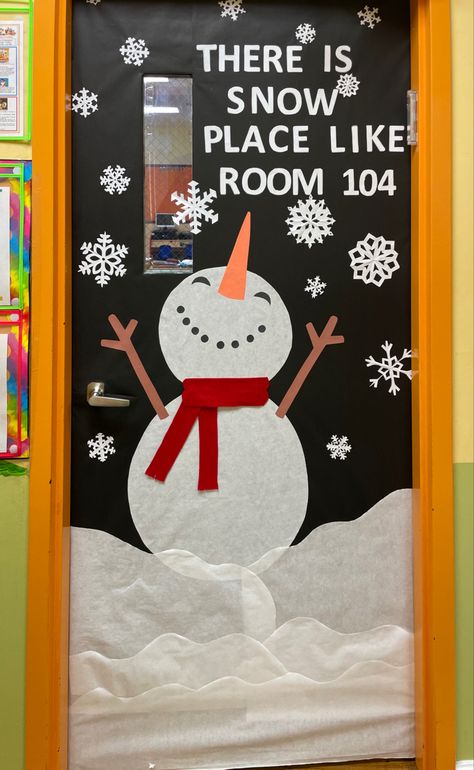 Christmas Door Decorating Contest School, Winter Door Decorations Classroom, Winter Classroom Door, Christmas Door Decorating, Door Decorations Classroom Christmas, Christmas Bulletin Boards, Classroom Christmas Decorations, Holiday Door Decorations, Christmas Door Decorating Contest