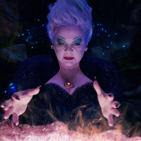 How drag queen icon Divine inspired The Little Mermaid's Ursula Check more at https://americawebmart.com/how-drag-queen-icon-divine-inspired-the-little-mermaids-ursula/ Nails Primavera, Little Mermaid Makeup, Ursula Makeup, Nails Latina, 2023 Review, Fall Disney, Nails Basic, Christmas Yellow, Nails Round