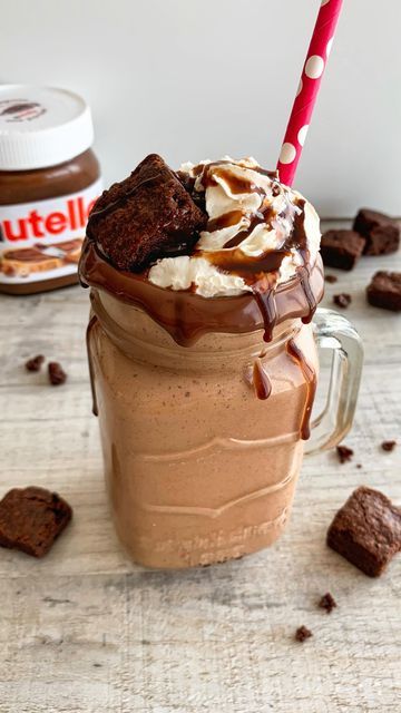 Nutella Protein Shake, Milkshakes Chocolate, Thick Chocolate Milkshake Recipe, Brownie Milkshake, Brownie Batter Milkshake, Nutella Shake, Fitwaffle Kitchen, Nutella Shake Milkshakes, Nutella Milkshake