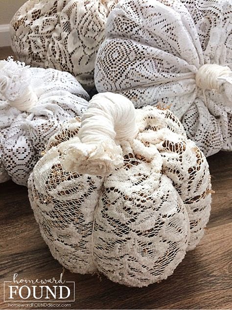 Lace Pumpkins, Lace Tablecloths, Cool Umbrellas, Tablecloth Curtains, Beach Style Decorating, Lace Curtain Panels, Sweater Pumpkins, Chic Crochet, Neutral Fall Decor