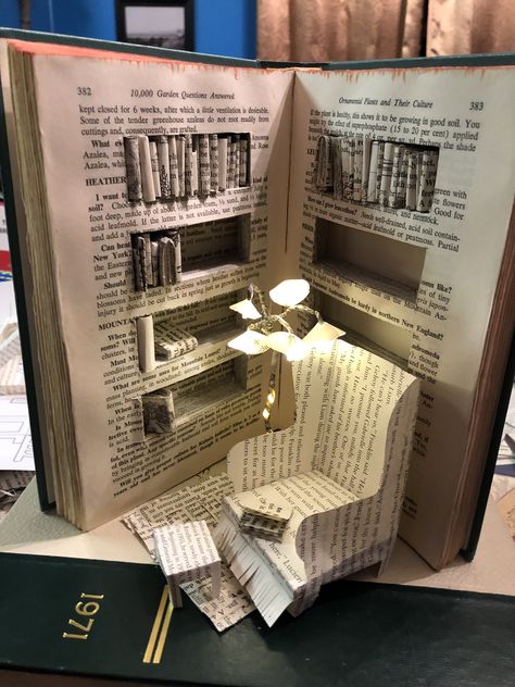 Art Projects With Books, Book Diy Decor, Art With Books, Book Diorama, Book Decorations, Book Sculptures, Book Art Sculptures, Book Art Projects, Old Book Crafts