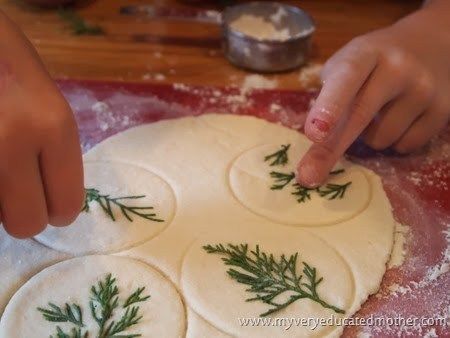 Salt Dough Recipes, Homemade Salt Dough, Deco Noel Nature, Juleverksted For Barn, Salt Dough Christmas Ornaments, Salt Dough Crafts, Clay Christmas Decorations, Salt Dough Ornaments, Dough Ornaments