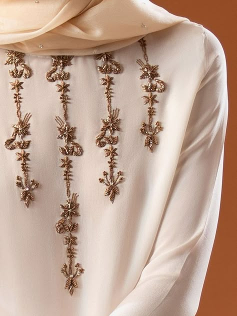 Casual Bridal Dress, Organza Styles, Design Kurti, Hand Embellishment, Thread Beads, Zardosi Embroidery, Golden Thread, Trendy Shirt Designs, Kurti Embroidery Design