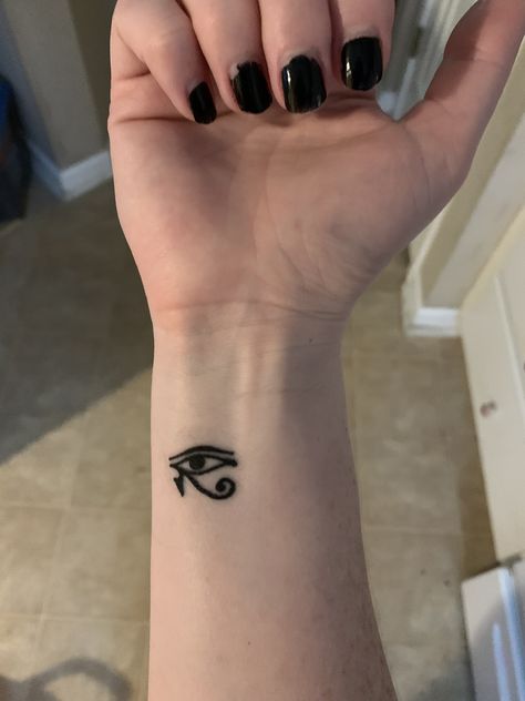 Wealth Tattoos For Women, Eye Of Thoth Tattoo, Eye Of Horus Tattoo, Horus Tattoo, Egyptian Eye, Egypt Tattoo, Tattoo Inspiration Men, Egyptian Tattoo, Cute Little Tattoos