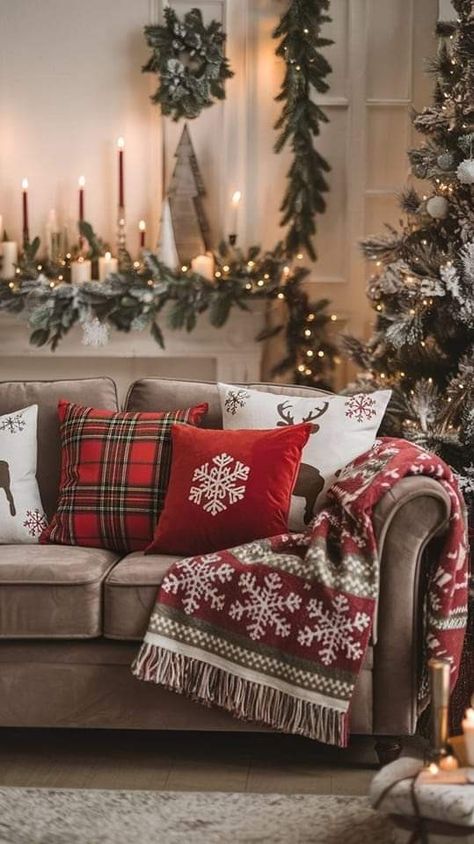 Christmas Decor Inspiration Cozy, White Gold Red Christmas Decor, Cosy Christmas Decor, Christmas Small Living Room, Christmas Decor Ideas Small House, Christmas Hall Decorations, Classic Traditional Christmas Decor, Red Christmas Living Room, Small Living Room Christmas Decor