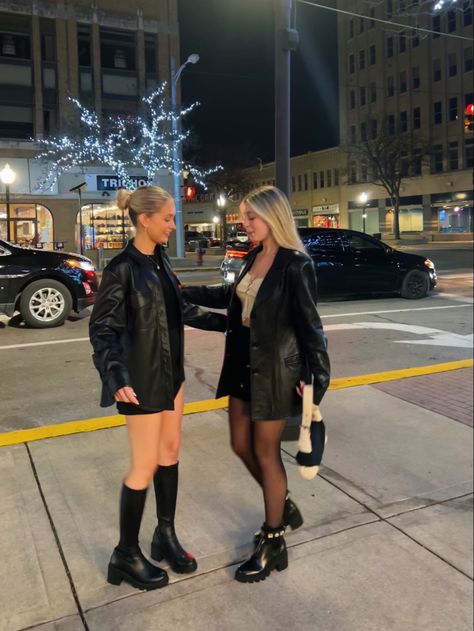 Leather Jacket Nyc Outfit, Bars Outfits Winter, Brooklyn Concert Outfit, Leather Jacket City Outfit, Night Out In The City Outfit Winter, Seattle Concert Outfit, Leather Jacket New Years Outfit, New York Leather Jacket Outfit, Winter City Night Outfit