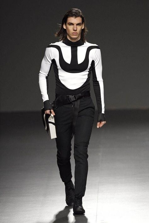 James White on Twitter: "Antonio Sicilia's Fall/Winter 2016 collection is hot as hell.… " Sci Fi Outfits, Superhero Clothes, Sci Fi Outfit, Futuristic Outfits, Futurism Fashion, Sci Fi Costume, Sci Fi Clothing, Dirk Bikkembergs, Modern Clothes