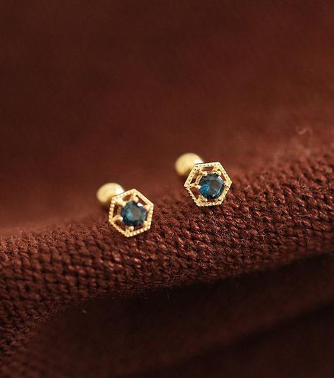 #goldjewelry #goldearrings #screwbackearrings #vintageearring #studearring Earrings Sapphire, Sapphire Stud Earrings, Dainty Gold Earrings, Sapphire Earrings Studs, Sapphire Studs, Fancy Gifts, Solid Gold Earrings, Gold Jewellery Design Necklaces, Jewelry Design Necklace