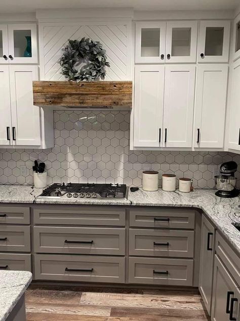 Kitchen Cabinets And Backsplash, Light Countertops, Small Laundry Room Ideas, Light Floors, Kitchen Ideas Dark Cabinets, Kitchen Ideas Dark, White Counters, Diy Kitchen Renovation, Laundry Room Ideas