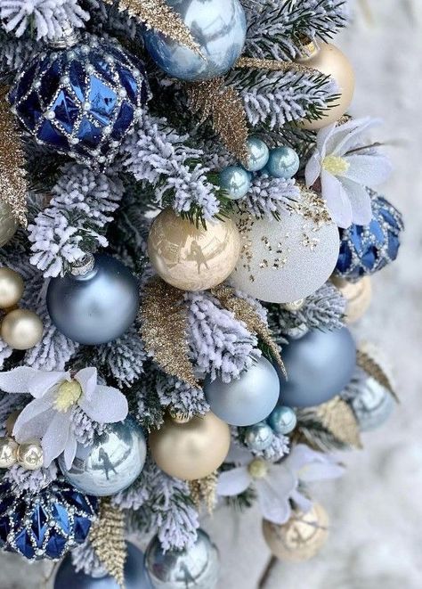 Diy Christmas Recipes, Christmas Trees Decor Ideas, Christmas Pfps Aesthetic, Glamorous Christmas Tree, Blue Christmas Tree Decorations, Christmas Tree Inspo, Christmas Tree Decorated, Tree Decorations Christmas, Blue Christmas Decor