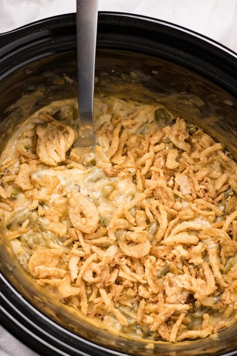 Crockpot Green Bean Casserole with Cheese, great recipe. I might do a little less garlic powder, some fresh mushrooms and onions in it and a little more cheddar next time. Crockpot Green Bean Casserole, Crockpot Green Beans, Green Bean Casserole Crock Pot, Slow Cooker Green Beans, Homemade Green Bean Casserole, Green Bean Casserole Easy, Crockpot Casserole, Greenbean Casserole Recipe, Donut Muffins