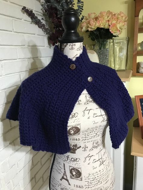 Excited to share this item from my #etsy shop: Brianna's Capelet, crochet - PATTERN. I can also make one for you, knitted or crocheted.  #outlander #brianna #cape #capelet #cowl #shawl #accessories Capelet Crochet Pattern, Capelet Crochet, Cape Au Crochet, August Fashion, Crochet Capelet Pattern, Claire And Jamie, Capelet Pattern, Poncho Au Crochet, Outlander Knitting