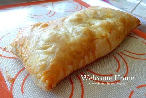 Puffed Pastry Breakfast, Phylo Pastry Recipes Breakfast, Puffed Pastry Breakfast Recipes, Breakfast Stromboli, Phylo Pastry Recipes, Pastry Breakfast, Puffed Pastry, Puff Pastry Pizza, Pastry Pizza