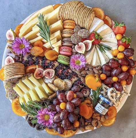 Cheese board Sweet Fall Charcuterie Board, Sweet And Salty Charcuterie Board, Salty Food, Healthy Cheese, Recipe Aesthetic, 16 Birthday, Cheese Boards, Cheese Crackers, Sweet 16 Birthday