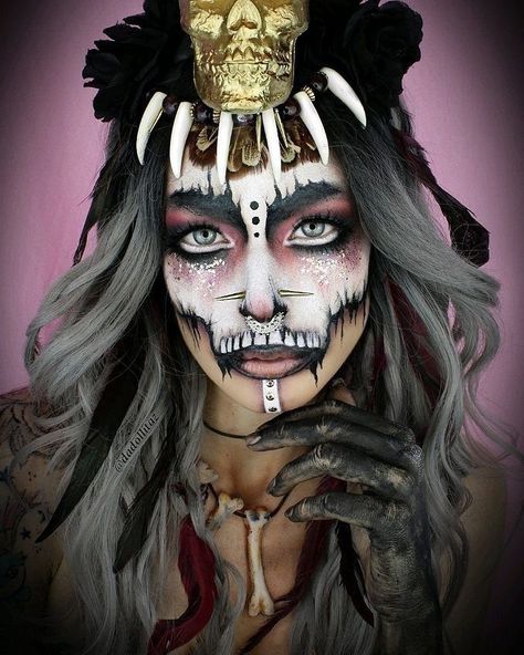 Voodoo Priestess Costume, Voodoo Makeup, Voodoo Costume, Voodoo Halloween, Voodoo Queen, Make Up Diy, Voodoo Child, Halloweenský Makeup, Voodoo Priestess