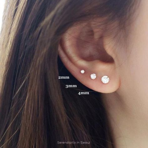 Piercings Ideas, Faux Piercing, Gold Ear Jacket, Cartilage Earrings Stud, Cute Ear Piercings, Korean Earrings, Piercing Earrings, Mini Earrings, Small Earrings Studs