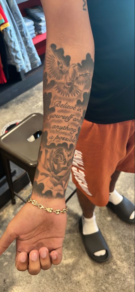 Tätoo Arm Man, Tattoo Ideas Men Meaningful Arm Sleeve, Simple Shoulder Tattoo For Men, Small Tattoos For Men Hand, Forearm Sleeve Tattoo For Men Ideas, Tattoo For Arm Men, Men’s Tattoo Ideas Forarm, Tattoo Ideas For Loved Ones Who Passed For Men, Arm Tattoos For Guys Sleeve