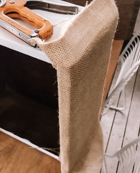 DIY upcycle using hessian (1 of 3) Burlap Furniture, Multifunctional Furniture Small Spaces, Diy Bathroom Furniture, Pallet Furniture Living Room, Diy Furniture For Small Spaces, Diy Burlap, Diy Apartment Furniture, Diy Baby Furniture, Furniture Small Spaces