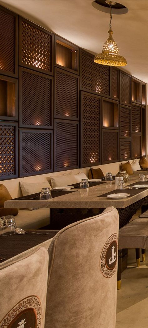 Royal Restaurant Interior Design, High End Indian Restaurant, Partition Design For Restaurant, Restaurant Interior Design Indian, Rajasthani Restaurant Interior, Syrian Restaurant Design, Cafe Partition Design, High End Restaurant Design, Private Dining Room Restaurant Design